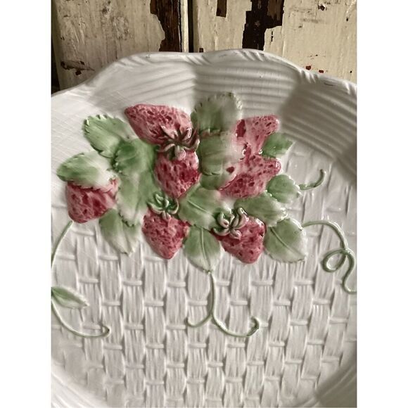 Vintage Bassano Majolica Ceramic Strawberry Vine Serving Plate Scalloped Edge It - Picture 2 of 7